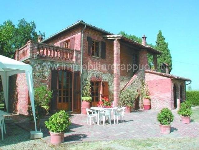 Scopri questo affascinante rustico casale situato nel cuore. 5m² Lucignano