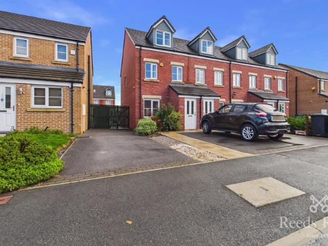 Scatcherd Drive, Leeds LS27 3 bed end of terrace house to rent £1,300 pcm £300 pw