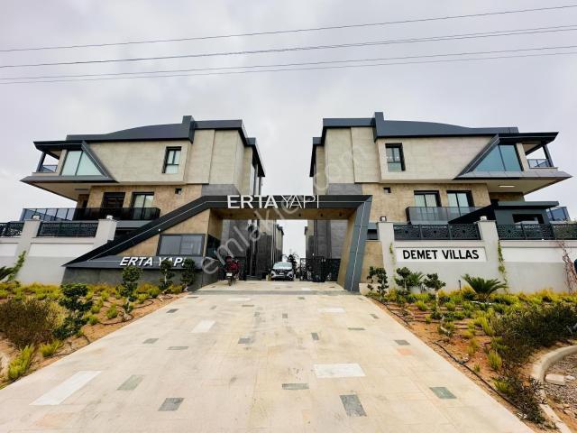 Scala'dan Demet Villalarında Asansörlü Kiralık 5+1 Villa