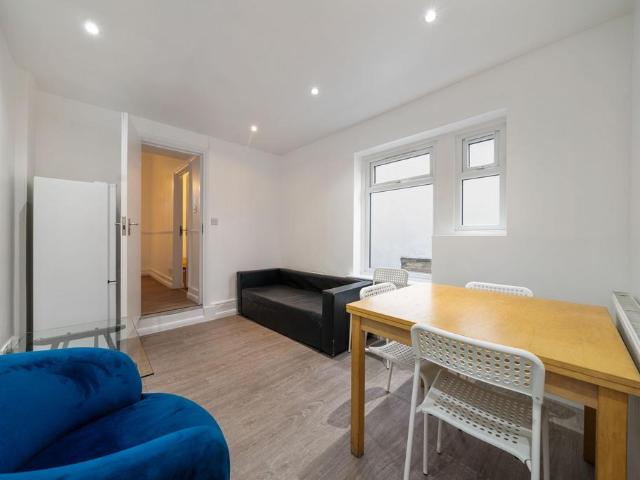 Scales Road, London, N17 4 bed terraced house to rent £3,400 pcm £785 pw