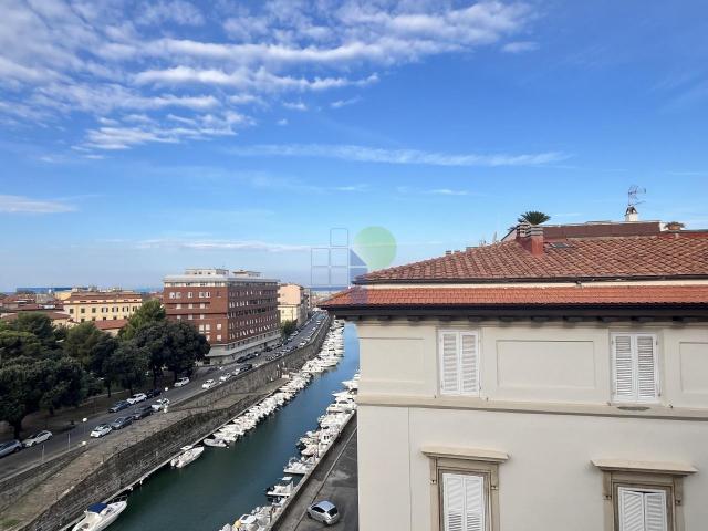 Scali D´Azeglio 10 7 vani 210mq