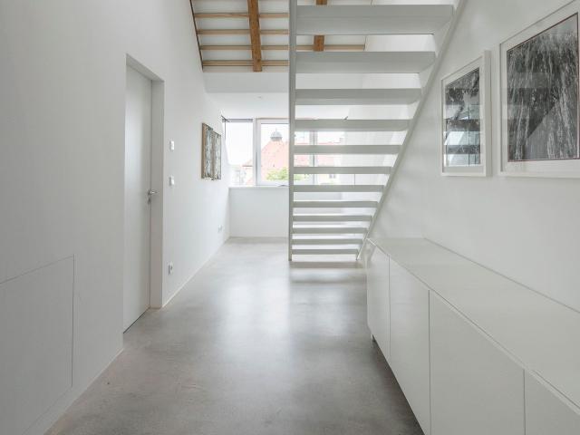 Scandinavian Calm Meets Latin Soul – Schwabing Retreat with Frauenkirche Views München