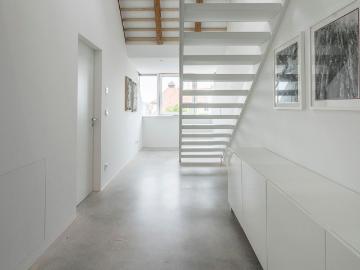 Scandinavian Calm Meets Latin Soul – Schwabing Retreat with Frauenkirche Views München