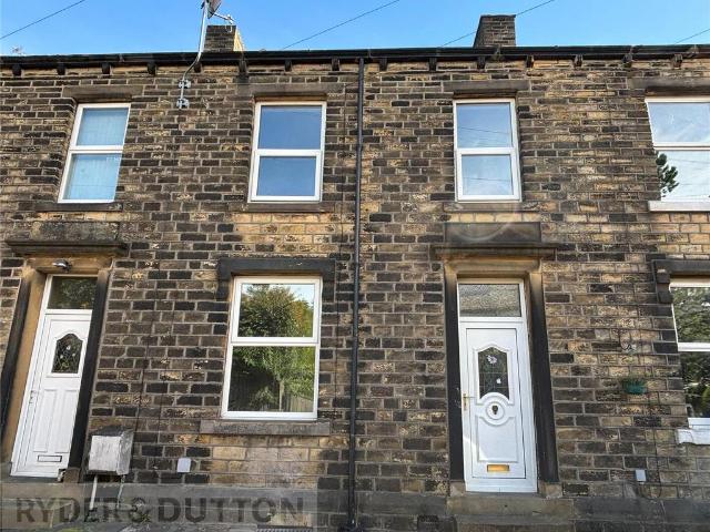 Scar Lane, Milnsbridge, Huddersfield. 3 bed terraced house to rent £900 pcm £208 pw