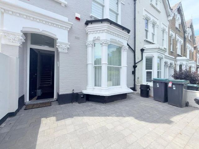 Scarborough Road, London N4, 2 bed flat to rent, £2,350 pcm | PrimeLocation