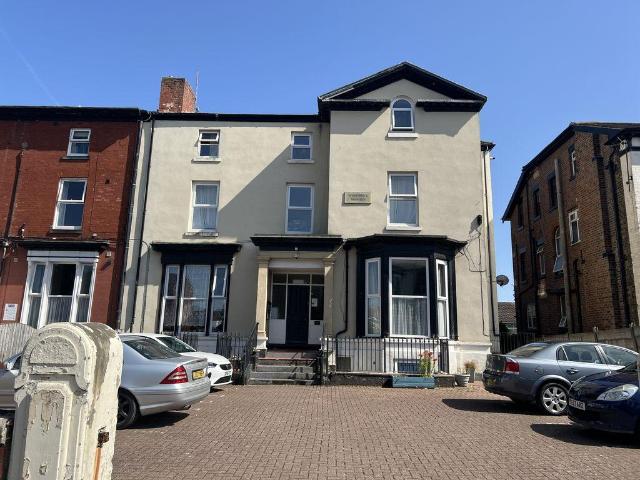 Scarisbrick Street, Southport PR9 2 bed apartment to rent £895 pcm £207 pw