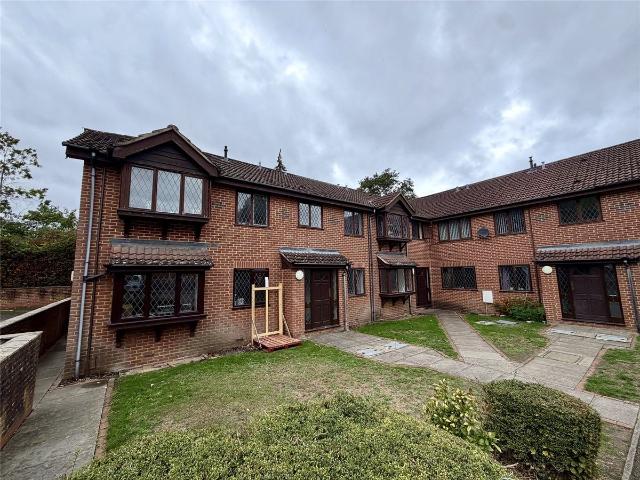 Scarlet Oaks, Camberley, Surrey GU15, 2 bed flat to rent, £1,400 pcm | PrimeLocation