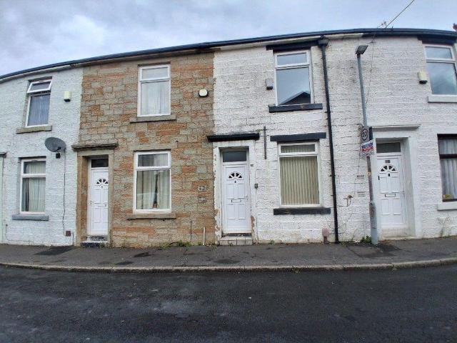 Scarlett Street, Burnley BB11 2 bed terraced house to rent £585 pcm £135 pw