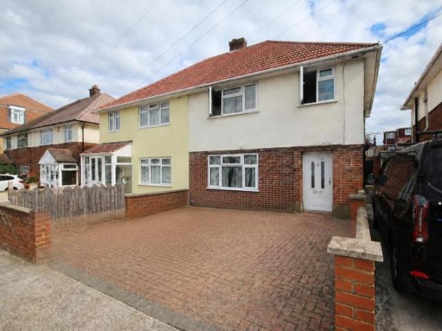 Scarle Road, Wembley, Middlesex HA0 5 bed semi detached house to rent £3,500 pcm £808 pw