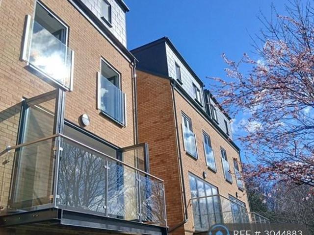 Scarsdale Heights, Sheffield, S8 3 bed semi detached house to rent £1,350 pcm £312 pw