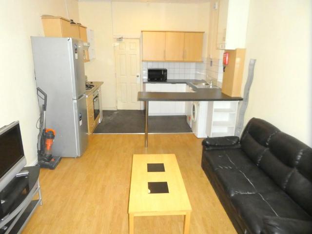 Scarsdale Road, Victoria Park. 6 bed terraced house to rent £2,860 pcm £660 pw