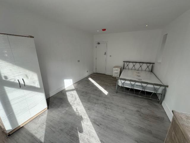 Scarsdale Road, Manchester M14, 5 bed terraced house to rent, £3,000 pcm | PrimeLocation