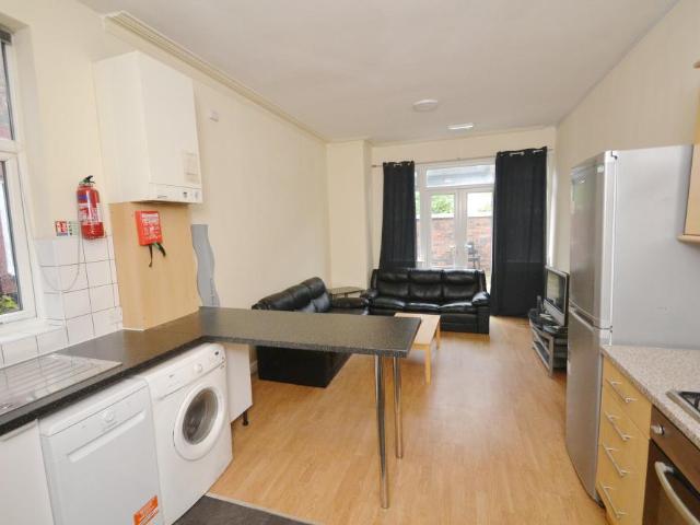 Scarsdale Road, Manchester M14 6 bed terraced house to rent £3,302 pcm £762 pw