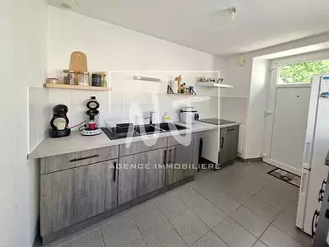 Sceaux d'Anjou 49330 Achat / Vente maison 4 pièces t4 au dernier étage cave