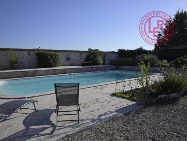 Sceaux du Gâtinais Superbe maison avec piscine et terrain