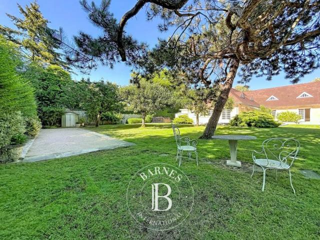 Sceaux, Maison 5 Chambres 378 m² en location