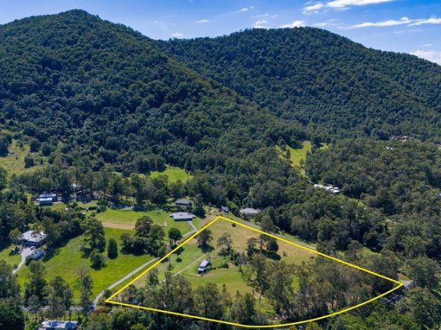 Scenic 5.75 Acre Retreat with Dam, Bore & Endless Potential