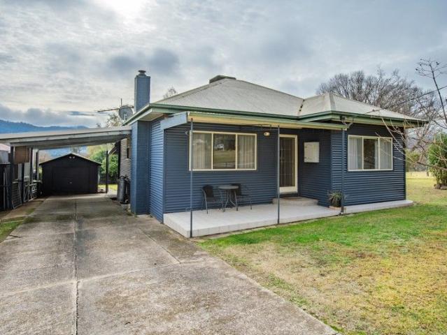 Scenic Country Living in the Mitta Valley