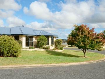 Scenic Family Living
