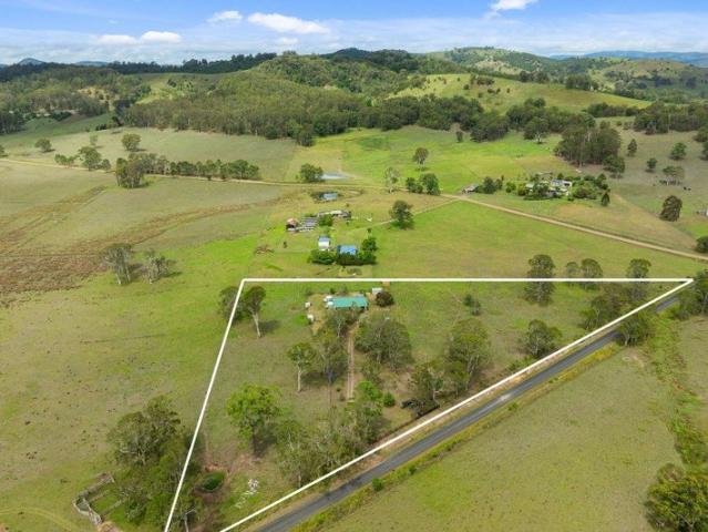 Scenic Firefly Lifestyle Property with Valley Views