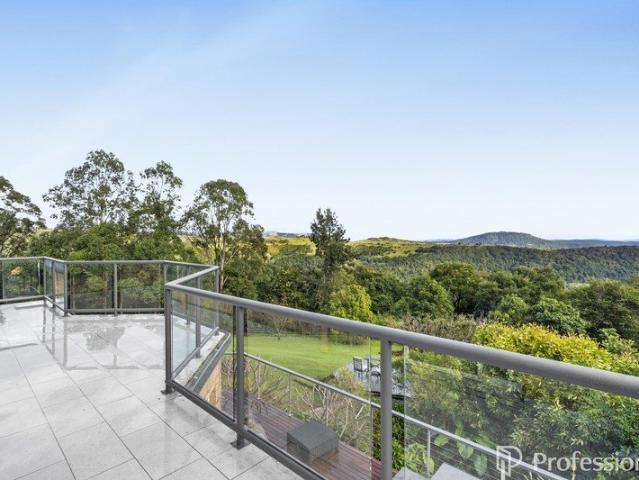 Scenic Hinterland Living with Stunning Mountain Views on 3,058m²