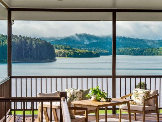 Scenic Lakeside Living on the Shores of Lake Tinaroo