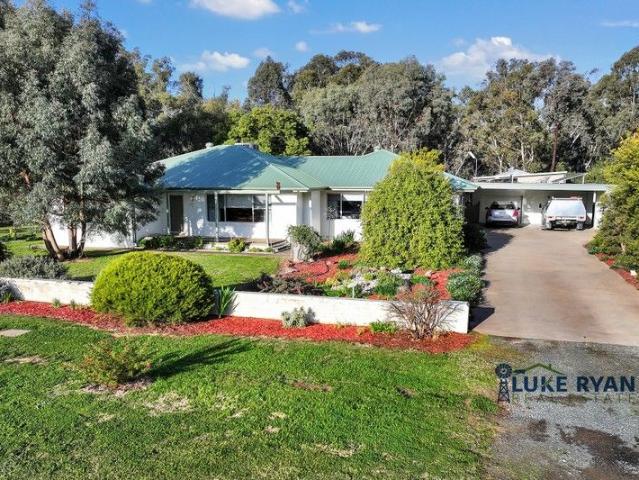 SCENIC RIVERSIDE LIVING ON A SPACIOUS 3601m² ALLOTMENT