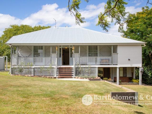 Scenic Rim Classic Beautifully Maintained Queenslander on Acreage