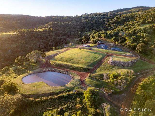 Scenic Rim Stunner Over 60 acres with Resort Style Views