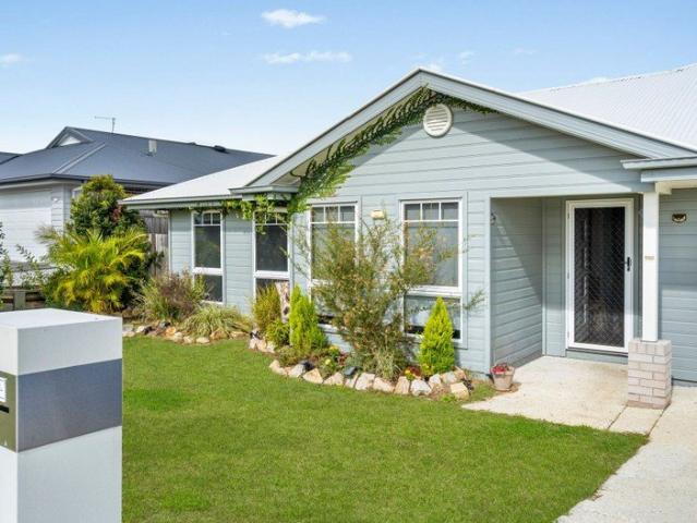 Scenic Views and Spacious Living in one of Kalbar's most Sought after Streets!