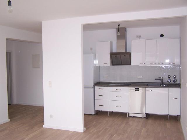 SCHWABING WEST HELLE, MODERNISIERTE 2 ZIMMER WOHNUNG MIT LOGGIA, SCHWIMMBAD UND GROSSER DACHTERRASSE
