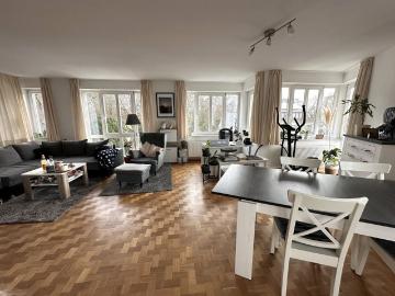Schwachhausen: ruhige 3 Zi. Wohnung m. 2 Balkonen, EBK, Abstellraum, Keller Parkett u. TG Stellplatz