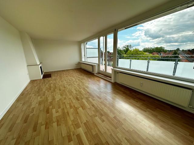 Schwachhausen umfangreich modernisierte 2,5 Zi. DG Whg. m. Dachterrasse und Kamin, EBK und Bad neu