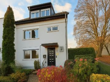 Schwalbach: Reihenendhaus mit viel Platz und großem Garten für Ihre Familie