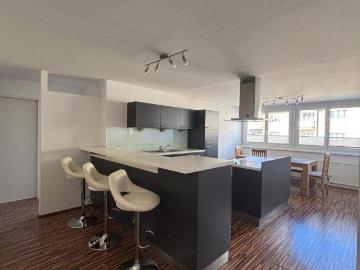Schwaz: Schön renovierte 3 Zimmer Wohnung samt eigener Garage