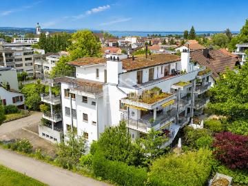 SCHWEBEN ZWISCHEN HIMMEL UND ZUHAUSE