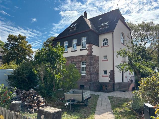 Schweren Herzens traumhafte Altbauwohnung mit 2.800qm Garten