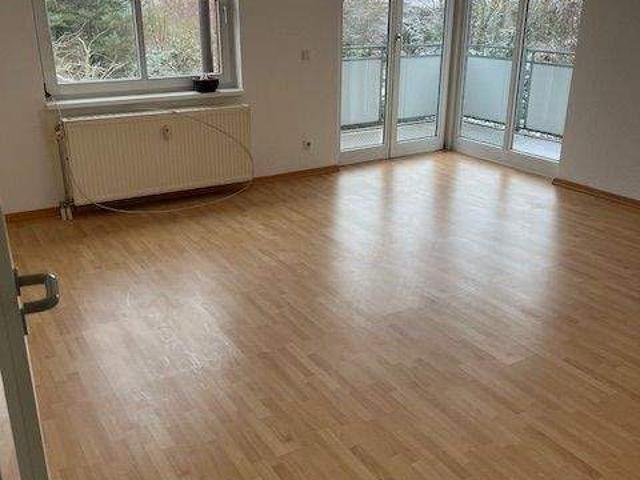 Schwerin schicke 3 Zimmerwohnung mit Balkon und Einbauküche zu vermieten