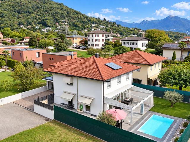 SchwörerHaus Fertighaus mit beheiztem Schwimmbad