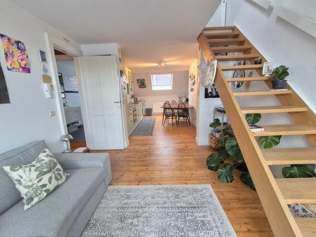 SCHAERBEEK: Duplex penthouse de charme 1ch + bureau