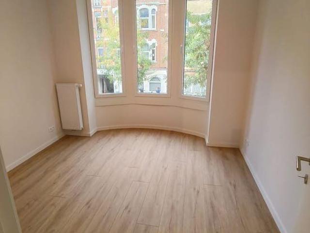 SCHAERBEEK – Renovated 70 m² apartment, 2 bdr and terrace