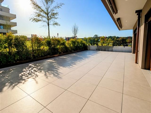 Schaffen Sie einen Ort, der anzieht – Geschäftsbereich mit einer Terrasse von ca. 115 m²