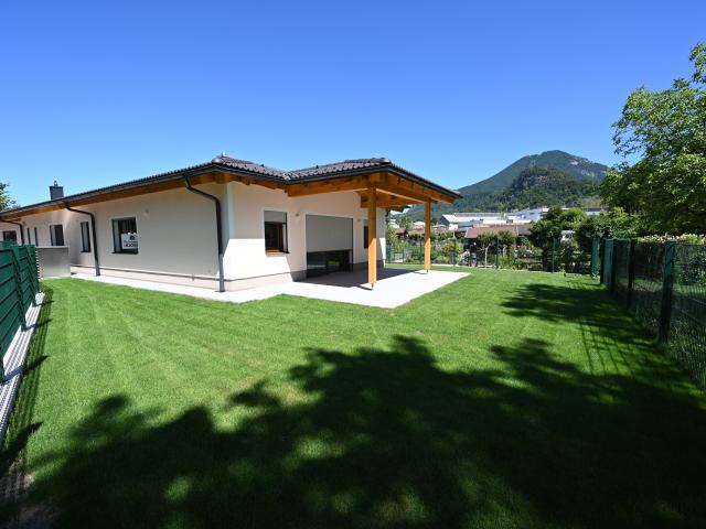 SCHALLMOOS | Bungalow Neubau mit großem Garten in Ruhelage – hochwertig und barrierefrei