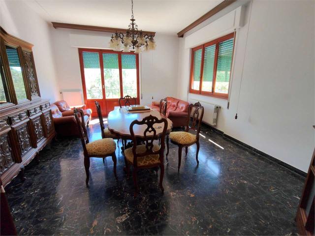 Scheda immobile affittoluni48 Casa singola, Luni Isola