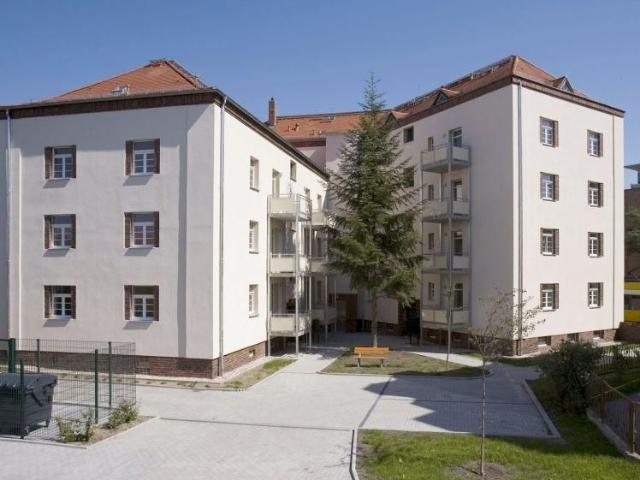 Schick sanierte 2 Zimmer Wohnung mit separater Küche und Balkon