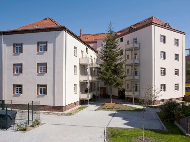 Schick sanierte 2 Zimmer Wohnung mit separater Küche und Balkon