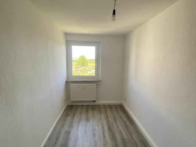 Schick sanierte Dreiraumwohnung mit Balkon in Weida!