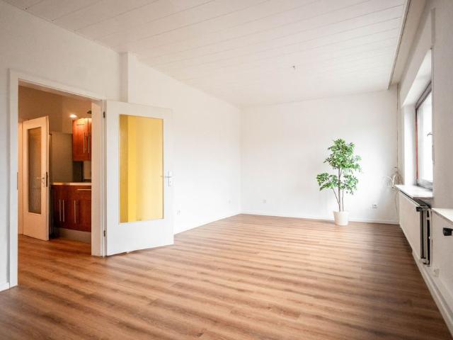 Schick renovierte Mietwohnung mit Garage und Einbauküche in Bielefelds östlicher Innenstadt