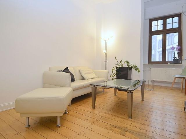 Schicke möblierte 2 Zimmer Altbau Wohnung mit Balkon und Glasfaser in Wiesbaden Biebrich
