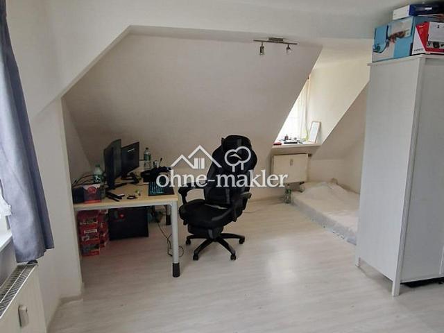 Gemütliche 1 Zimmer Dachgeschosswohnung mit Einbauküche und Stellplatz